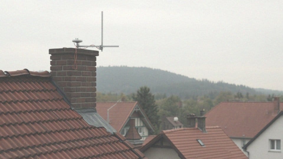 Jak ważna jest lokalizacja anteny względem nadajnika?