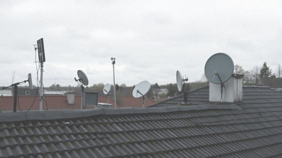 Jakie przerwy w odbiorze telewizji mogą być spowodowane pracami serwisowymi?